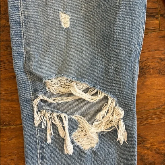 Levis wedgie straight size 26 like new distressed jeans - Picture 2 of 6